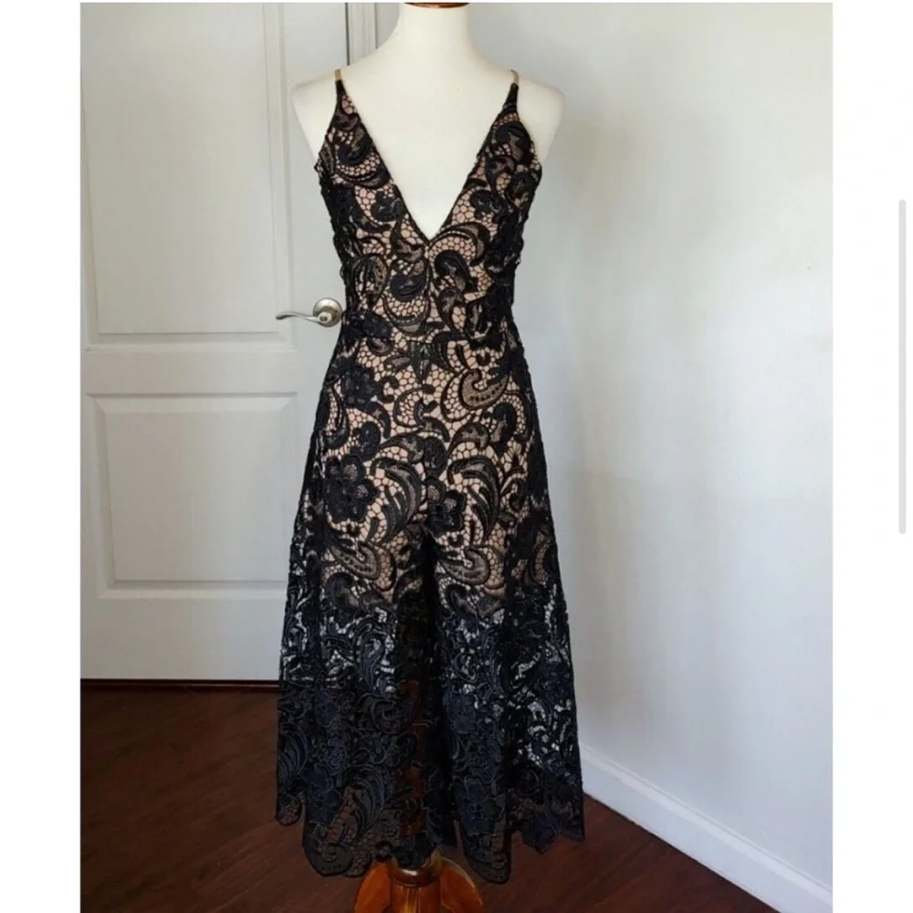 DRESS THE POPULATION | ‘Marion’ Lace Romper - Picture 4 of 8